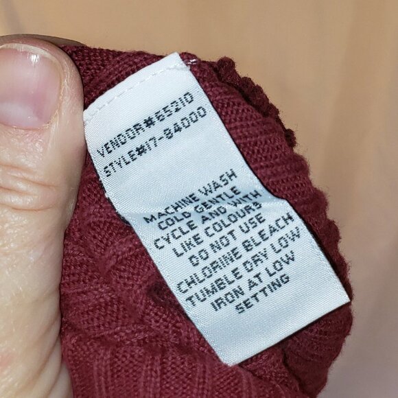 Ladies Ribbed Turtleneck Sweater in Burgundy - S - Picture 4 of 4